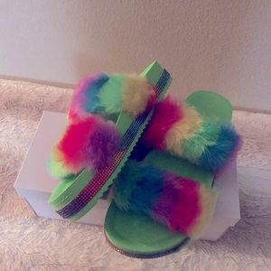 Faux fur Slides size 7.5